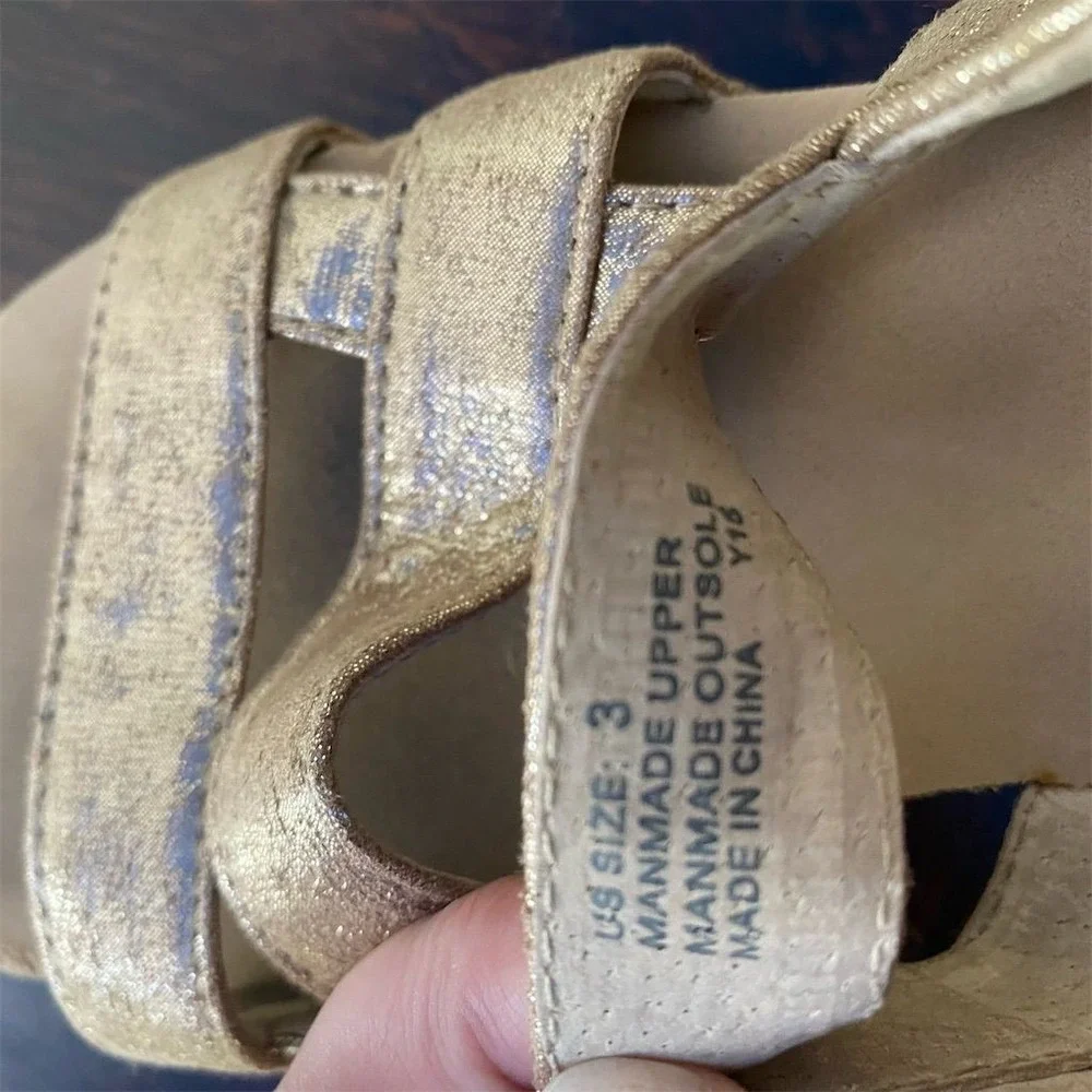 Volatile Size 3 Girls Gold Sparkle Strappy Buckle Platform Wedge Sandal Preowned